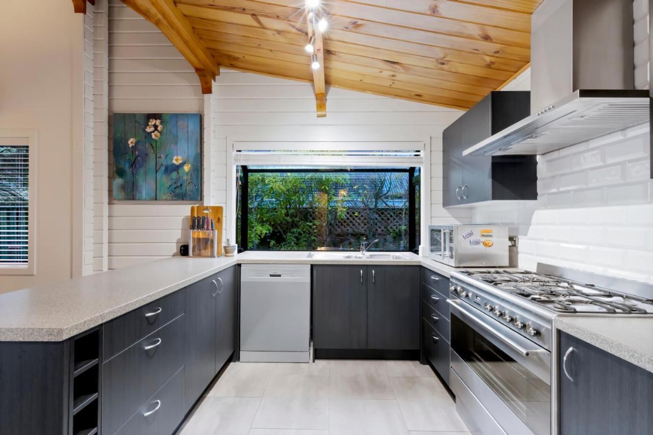 Kereru Cottage, Cosy Log Cabin, Serene Lake & Mountain Views Queenstown Exterior foto